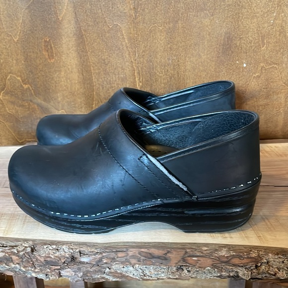 Dansko black clog. - Picture 5 of 8